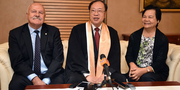 Image of Adjunct Professor Barry Lim, sitting on couch with wife Mrs Lyne Lim and Associate Professor Bruce McDonald